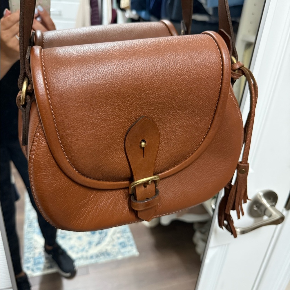 Elegant Tan Leather Crossbody Bag